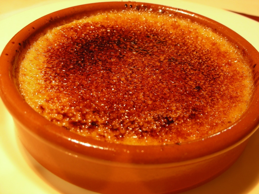 Dolci al cucchiaio semplici e veloci: la soffice bontà della crema catalana