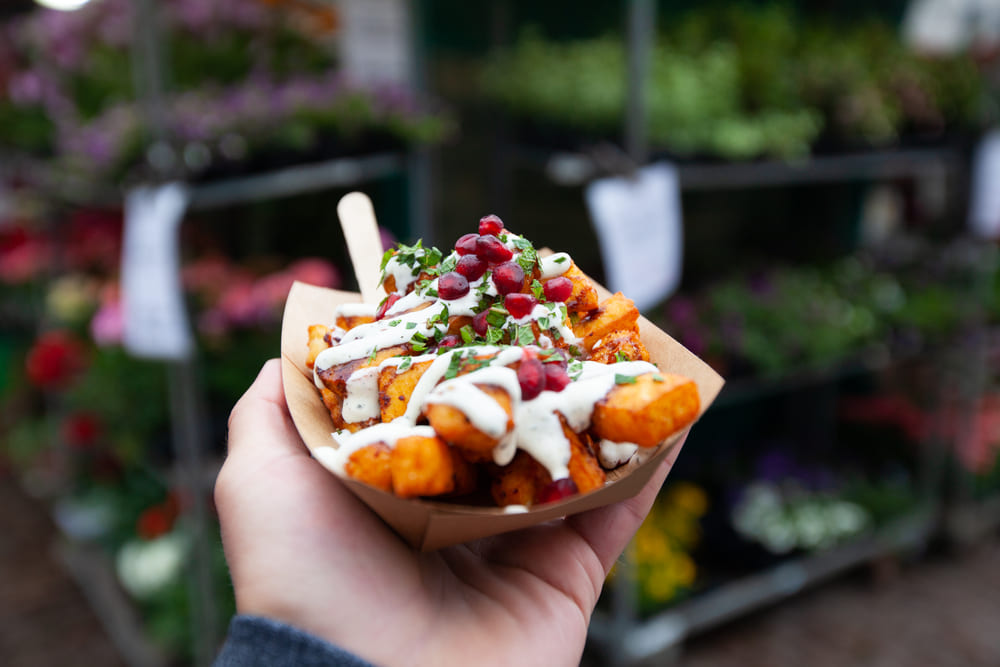 piatto di street food o cibo di strada, le nuove tendenze per autunno 2024