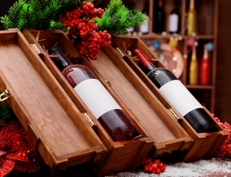 Scopri i migliori vini in edizione speciale e cofanetti regalo: eleganza e gusto per celebrare le festività con eccellenze italiane.