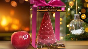 Scopri il Pink Lady Christmas Tree: la Limited Edition che unisce cioccolato bianco e mela Pink Lady® per un Natale dolce e indimenticabile!