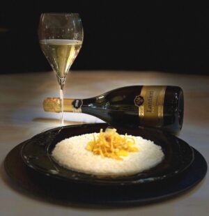 Prova il risotto al Franciacorta e arancia rossa di Sicilia IGP di Corte Lantieri: un piatto raffinato, perfetto per esaltare sapori unici.