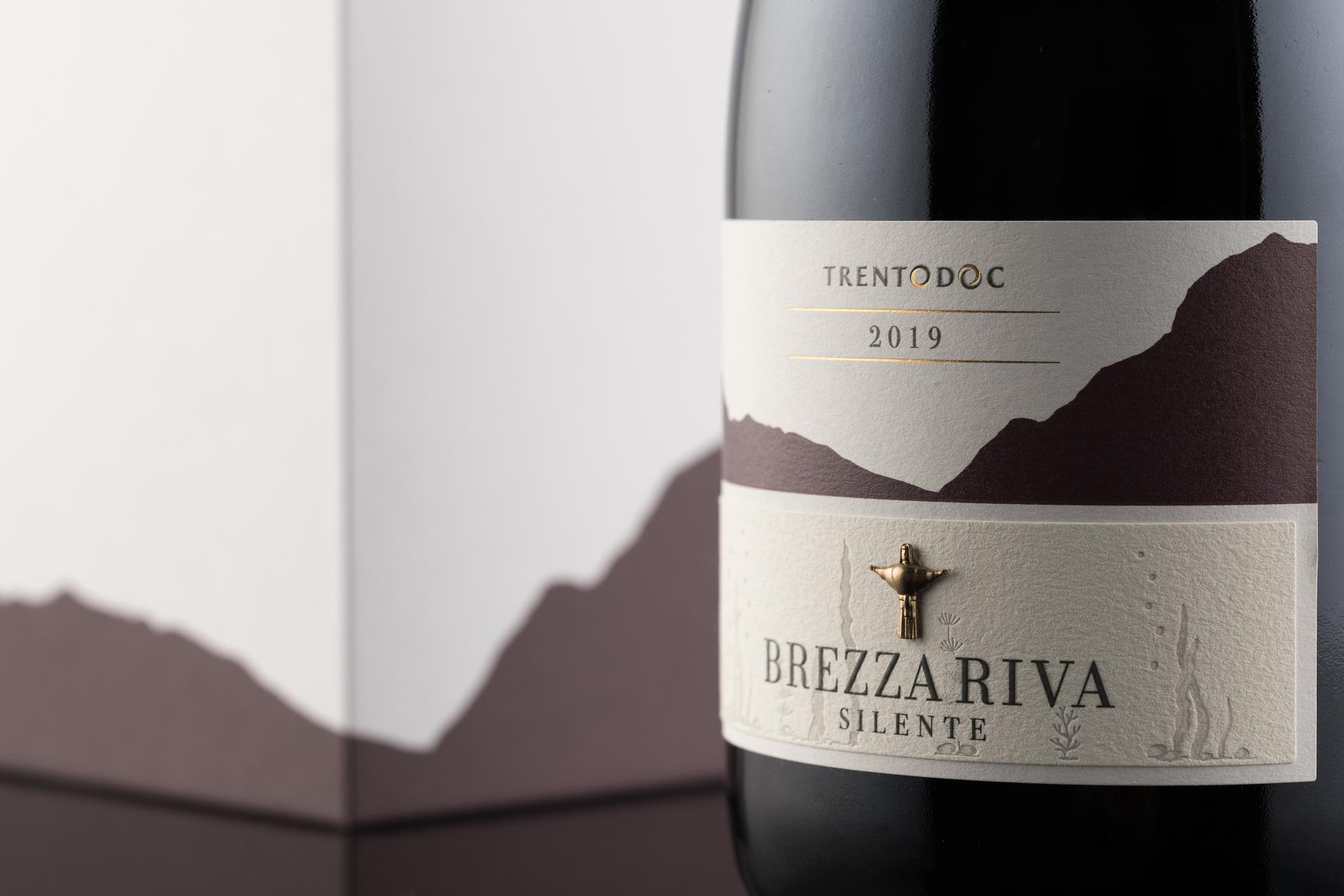 Brezza Riva Silente: l’eccellenza Trentodoc che unisce terra e acqua - Sapori News 