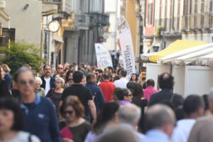 Dal 28 al 30 marzo 2025, Cremona celebra il mondo dei formaggi con degustazioni, eventi e installazioni spettacolari. Scoprilo ora!