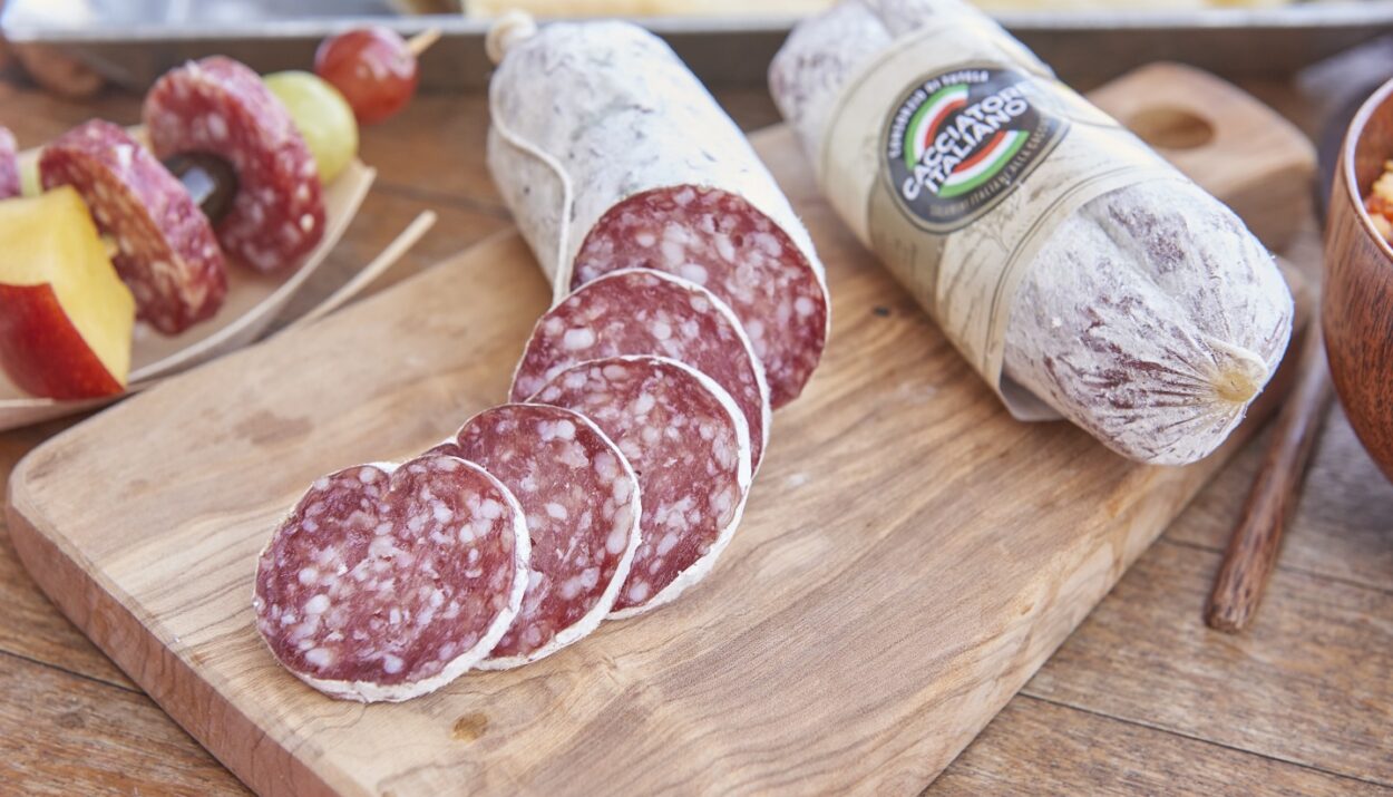 Nel 2024 l’affettato di Salame Cacciatore cresce del 23%. Scopri i dati di mercato e le prospettive per l’export e la GDO.